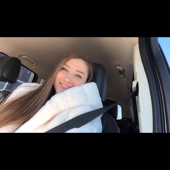 Meet your Posher, Erika - Picture 1 of 1